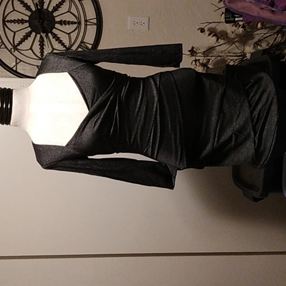 White House Black Market ladies form fitting 3/4 sleeve dress Size 0.  T1